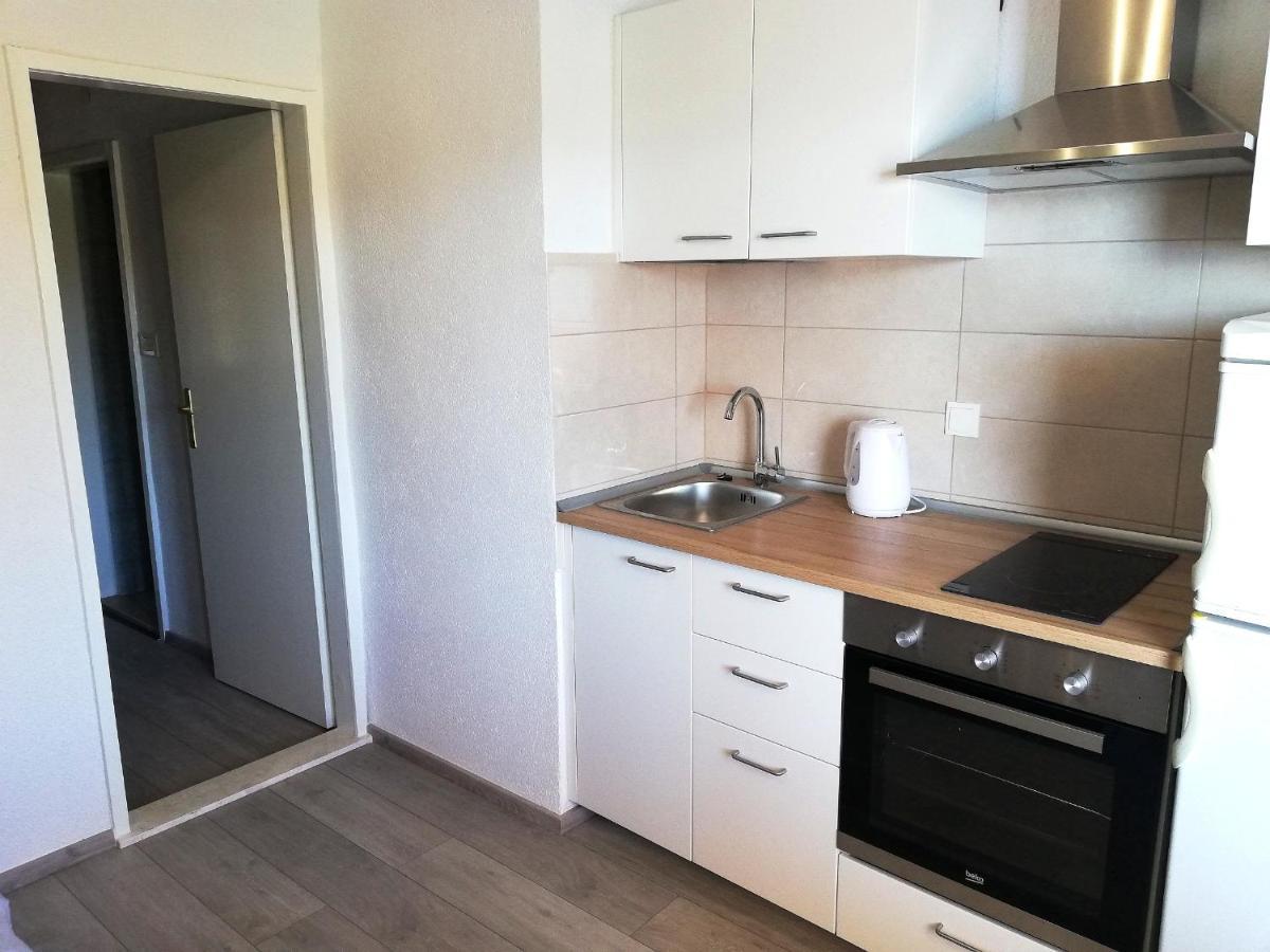 Apartments Amfora Gdinj Екстериор снимка