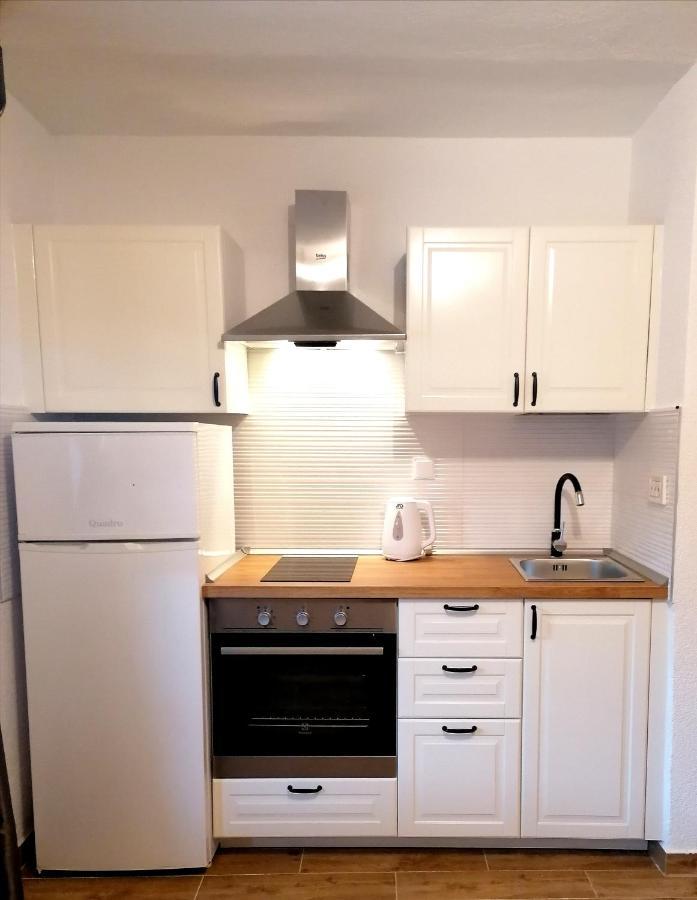 Apartments Amfora Gdinj Екстериор снимка