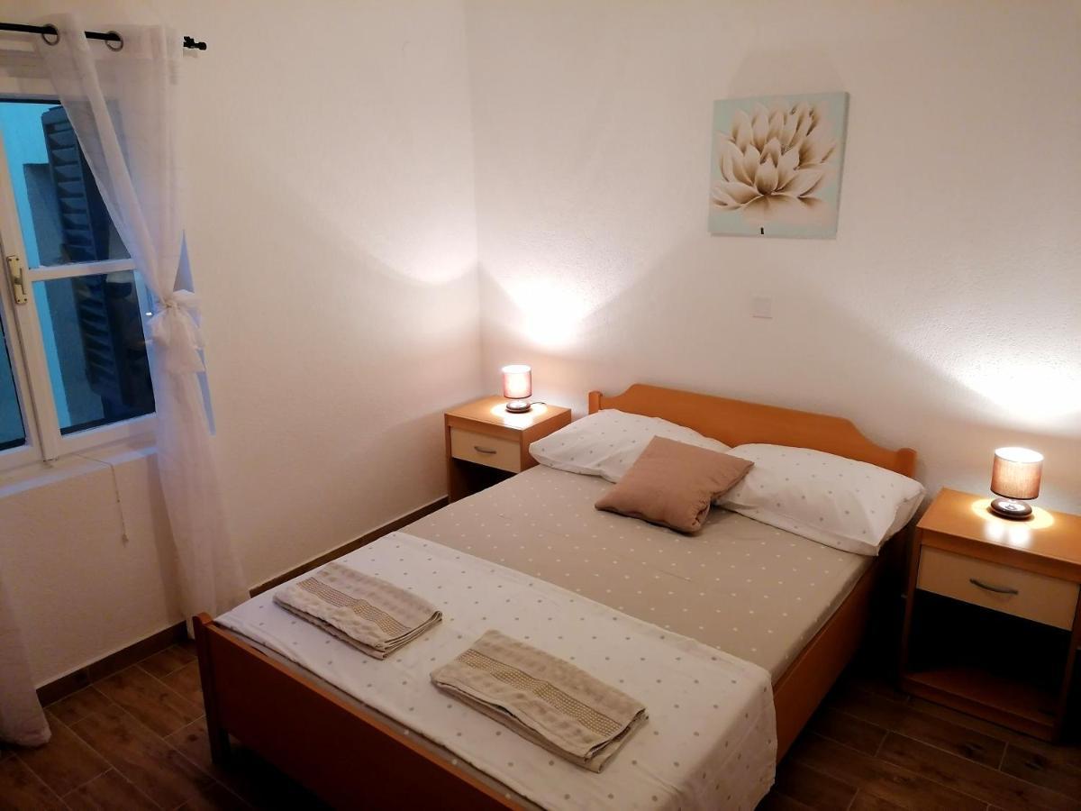 Apartments Amfora Gdinj Екстериор снимка