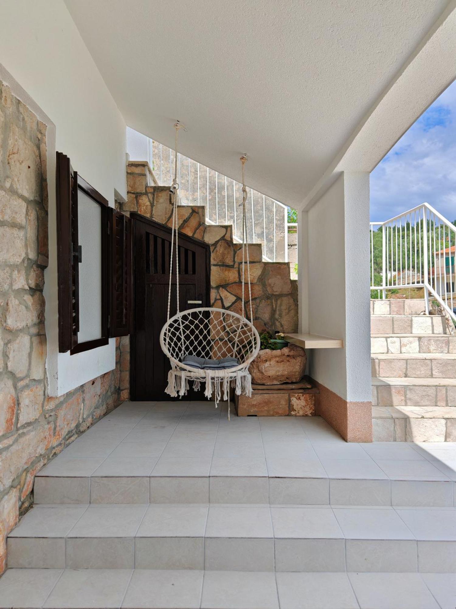 Apartments Amfora Gdinj Екстериор снимка
