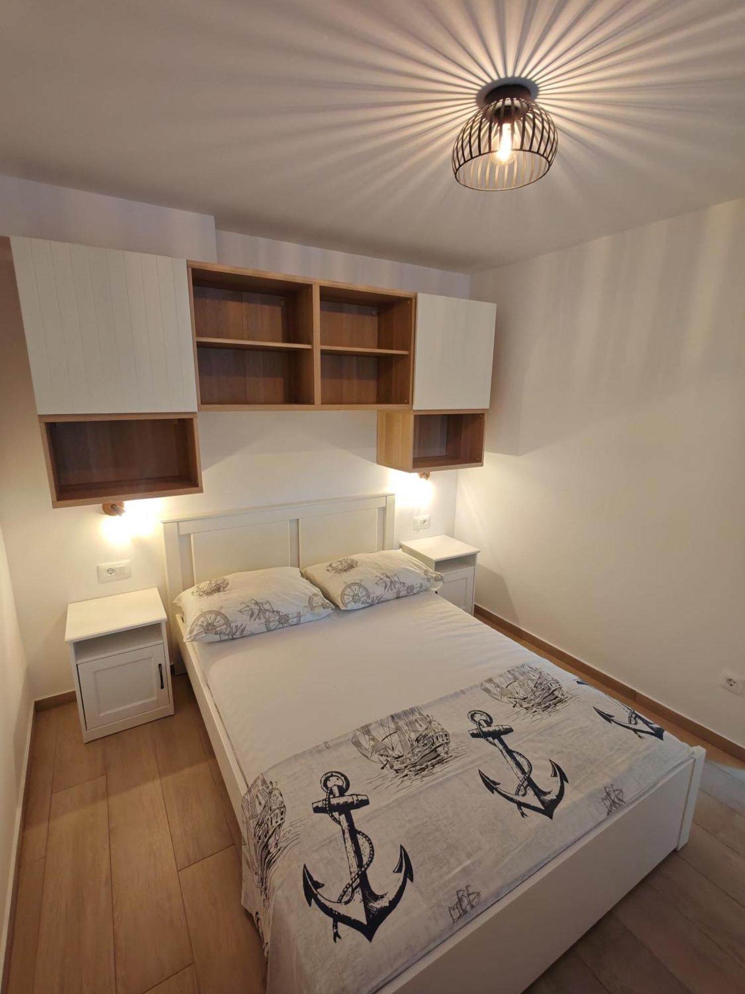 Apartments Amfora Gdinj Екстериор снимка